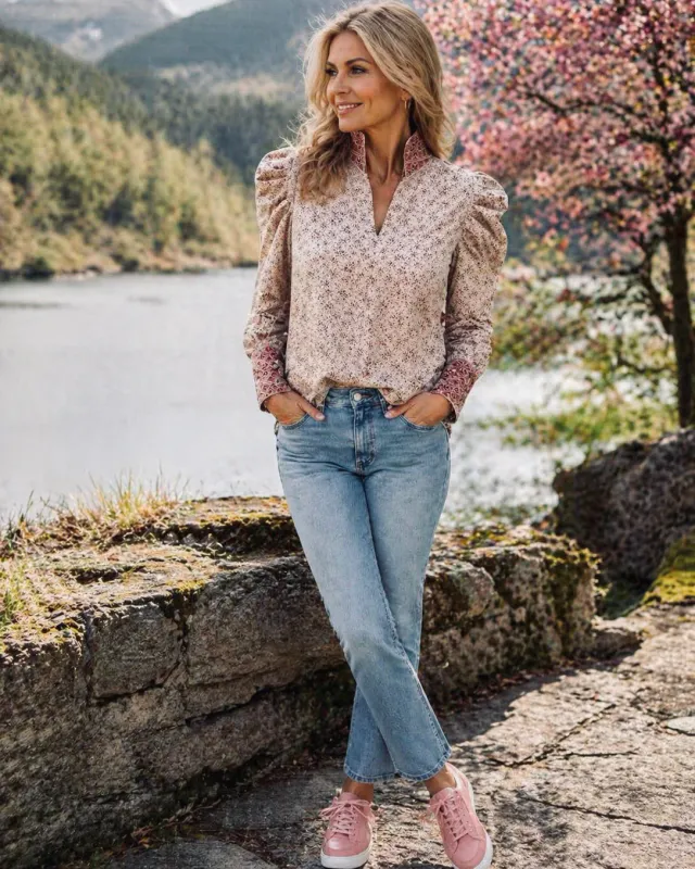 Bomullsbluse med blomster i gammel rosa