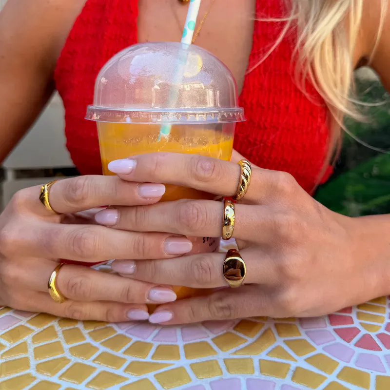 Frida Leonore Starlight ring i forgylt stål med hvite stener