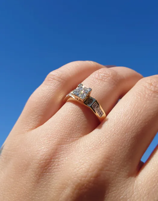 Hovedbilde Diamantring i hvitt gull ...