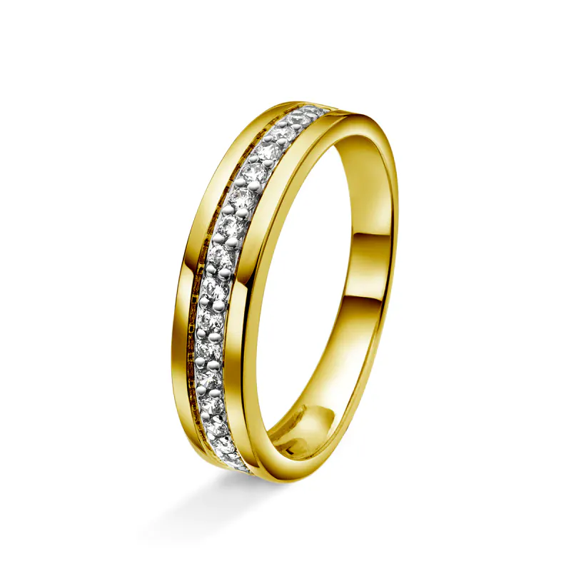 Amore giftering ring i gult gull med en rekke med 0.25ct tw/si d
